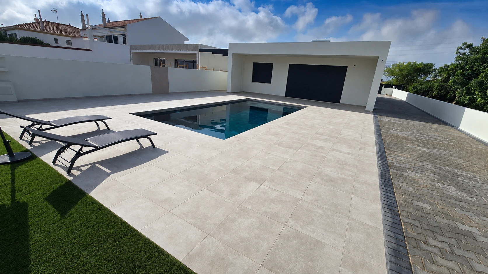Trabalho de pavimentos e revestimentos realizado pela Progrestiles