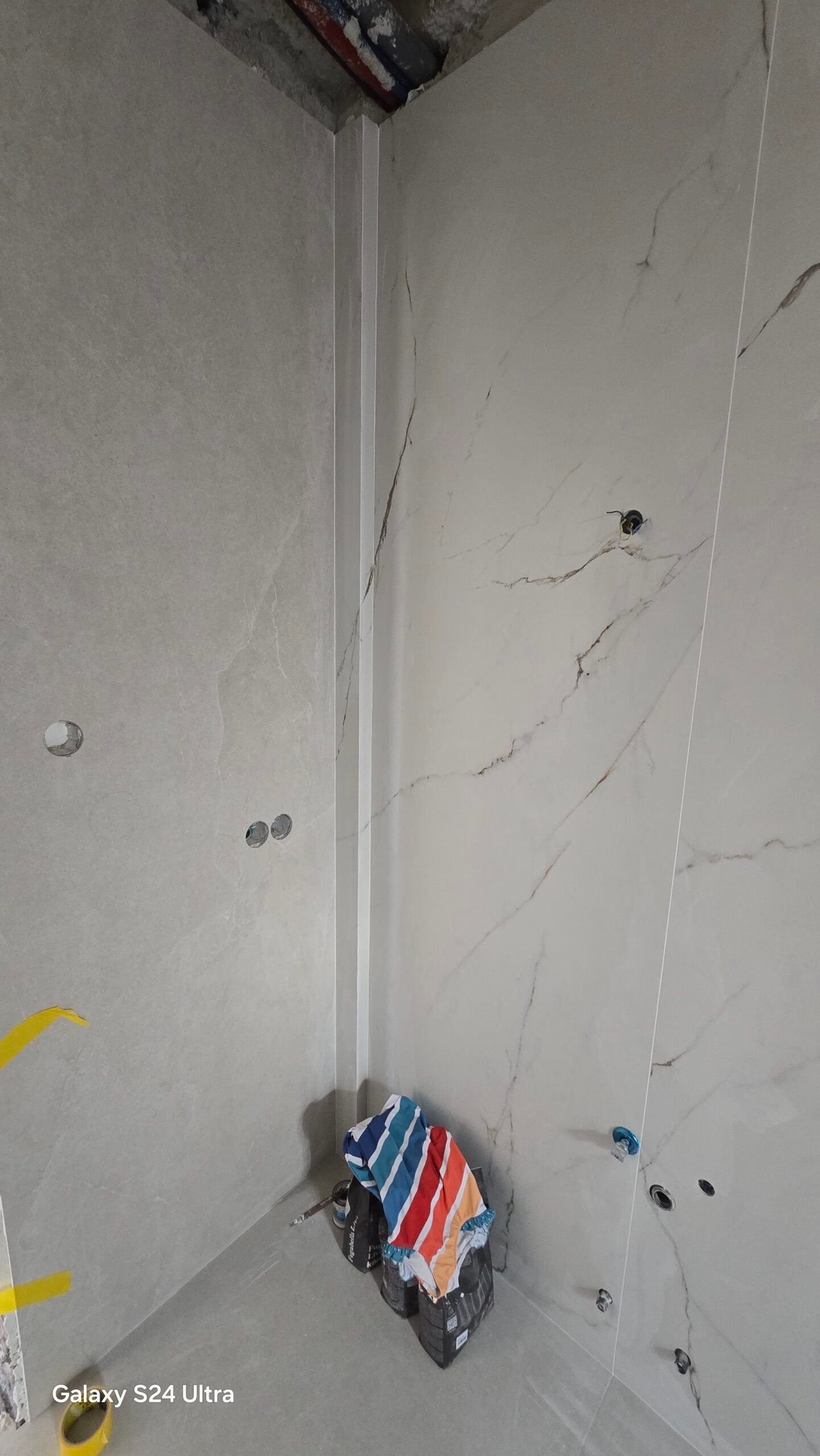 Parede em preparação para revestimento cerâmico
