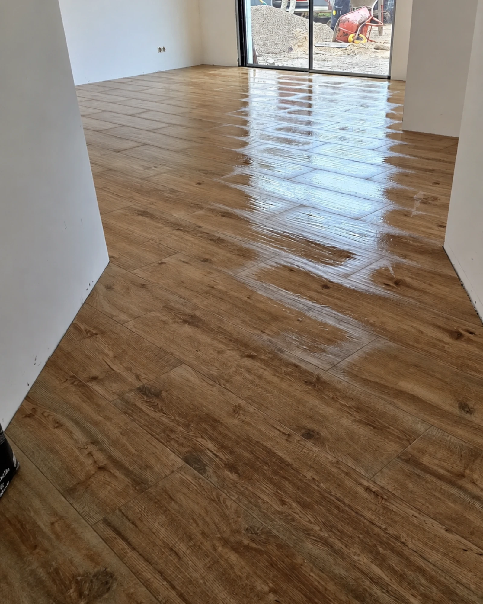 Pavimento cerâmico interior executado pela Progrestiles